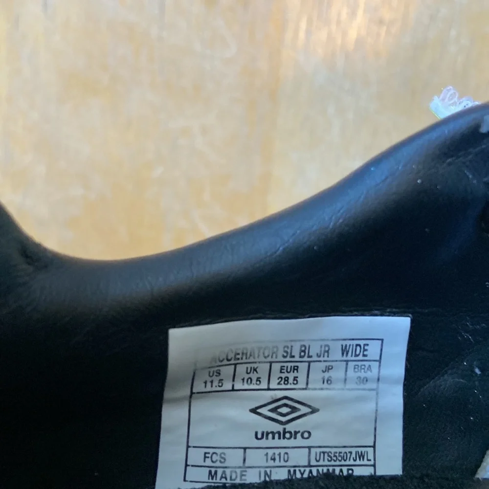 Umbro  Tennis Shoes SZ 11.5 kids - Picture 5 of 6